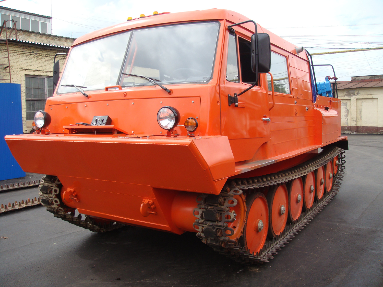 Снегоболотоход на гусеничном ходу